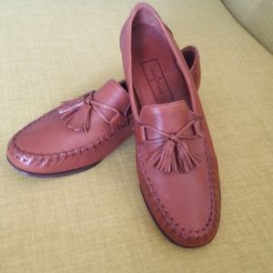 Elegant Cole Haan Saddle-Tan Tassle Loafers
